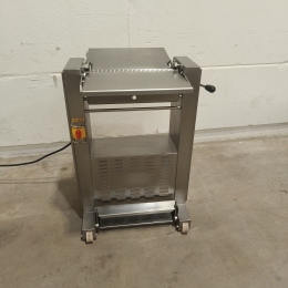 Maja derinding skinning machine 